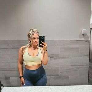 Meet your Posher, Devyn